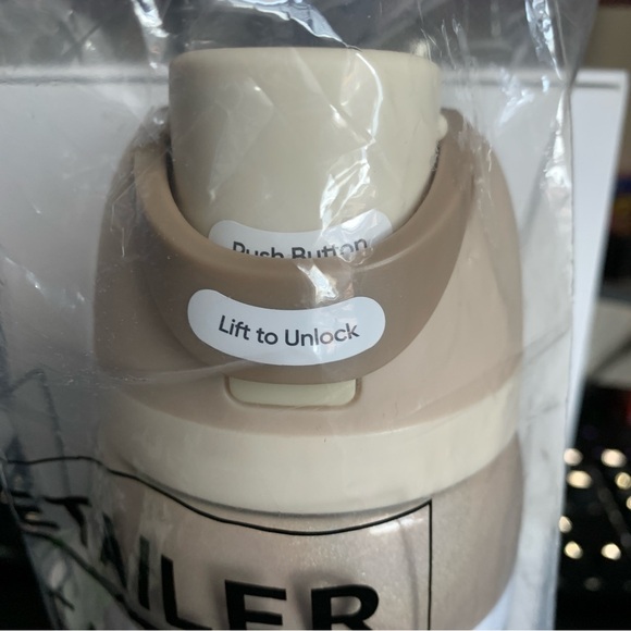 Owala Special Edition 32oz Stainless Steel FreeSip Classy Christmas Water Bottle - Picture 4 of 6